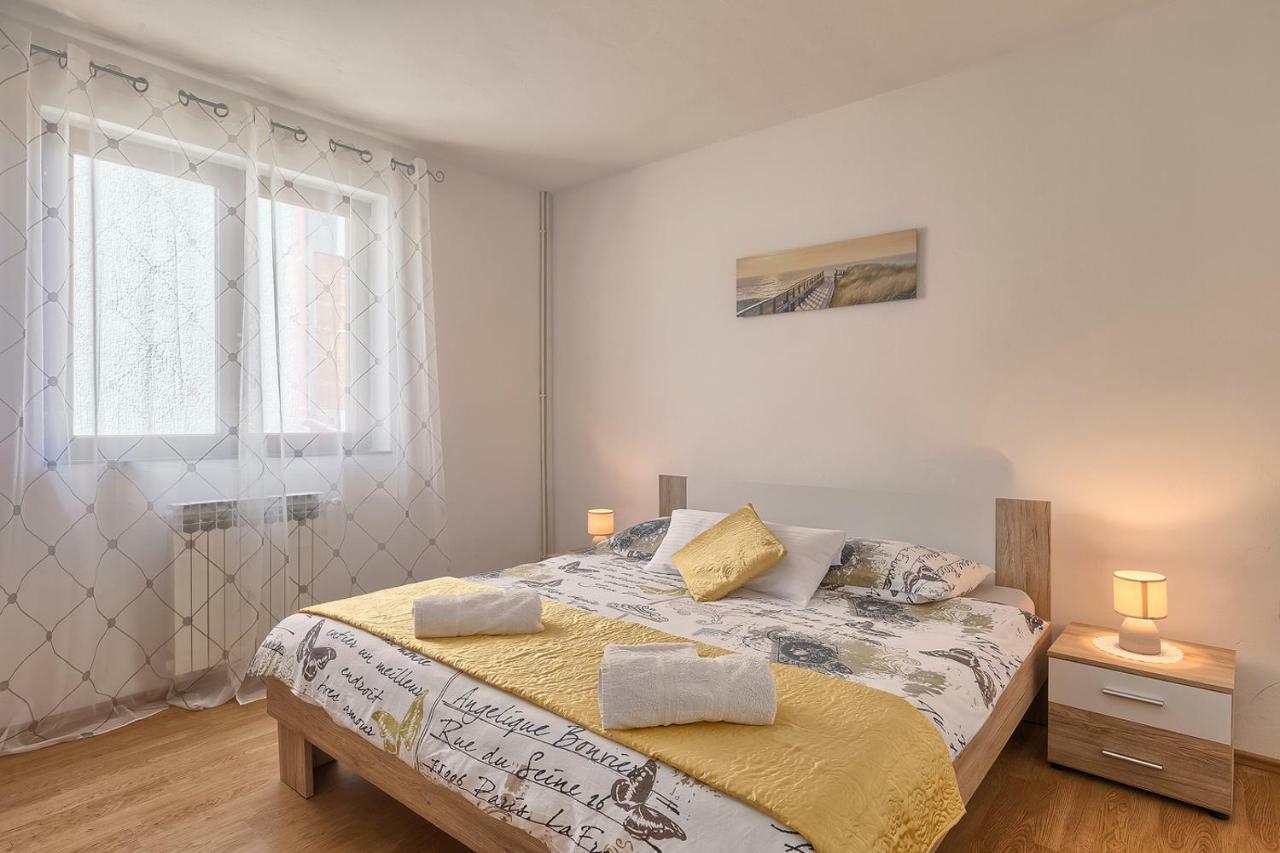 Apartman D&D, Dvorine 63 Banjole Exteriör bild