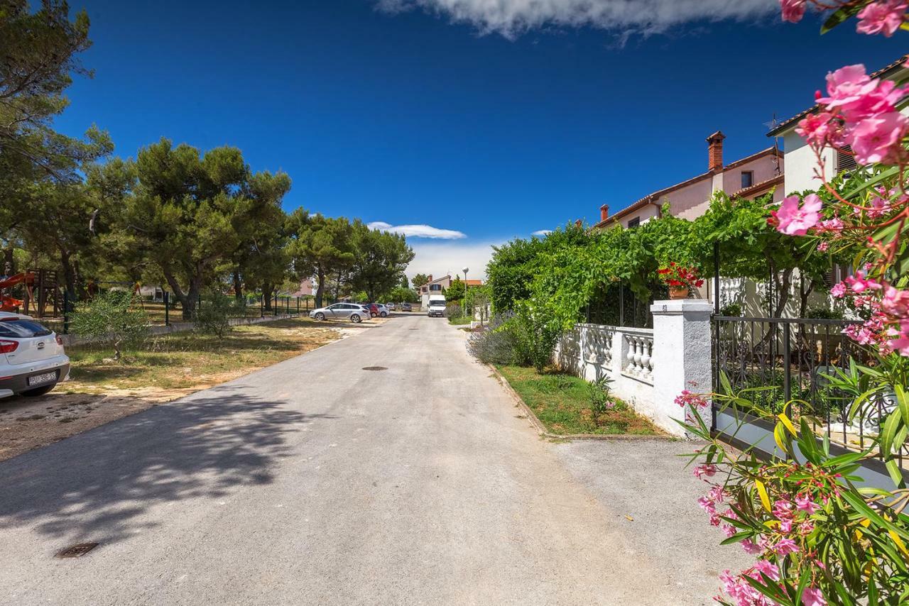 Apartman D&D, Dvorine 63 Banjole Exteriör bild