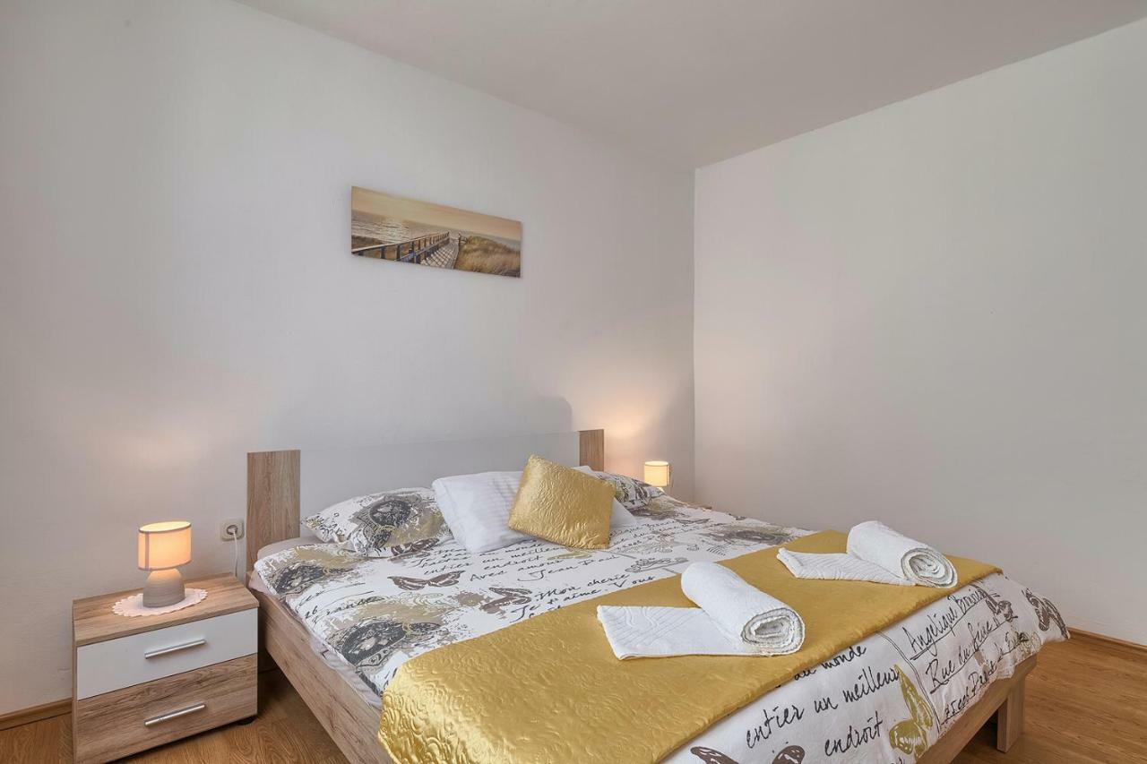 Apartman D&D, Dvorine 63 Banjole Exteriör bild